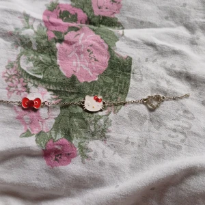 Hello kitty armband  - Gulligt hello kitty armband ^_^