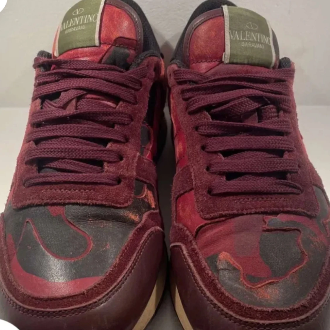 Valentino Rockrunner sneakers i röd och svart - 1