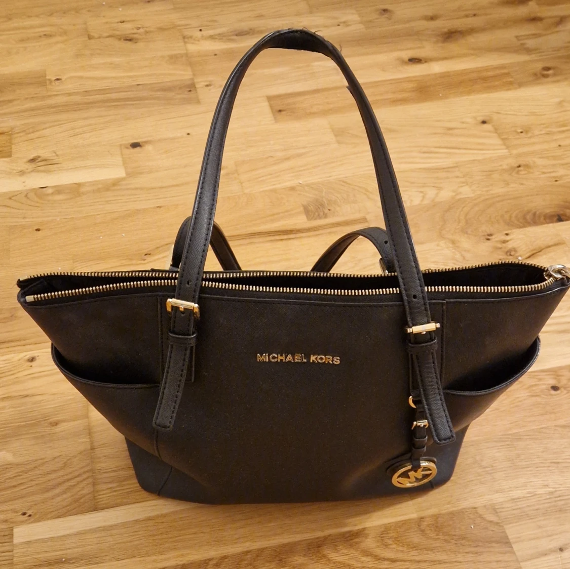 Svart handväska från Michael Kors - 1