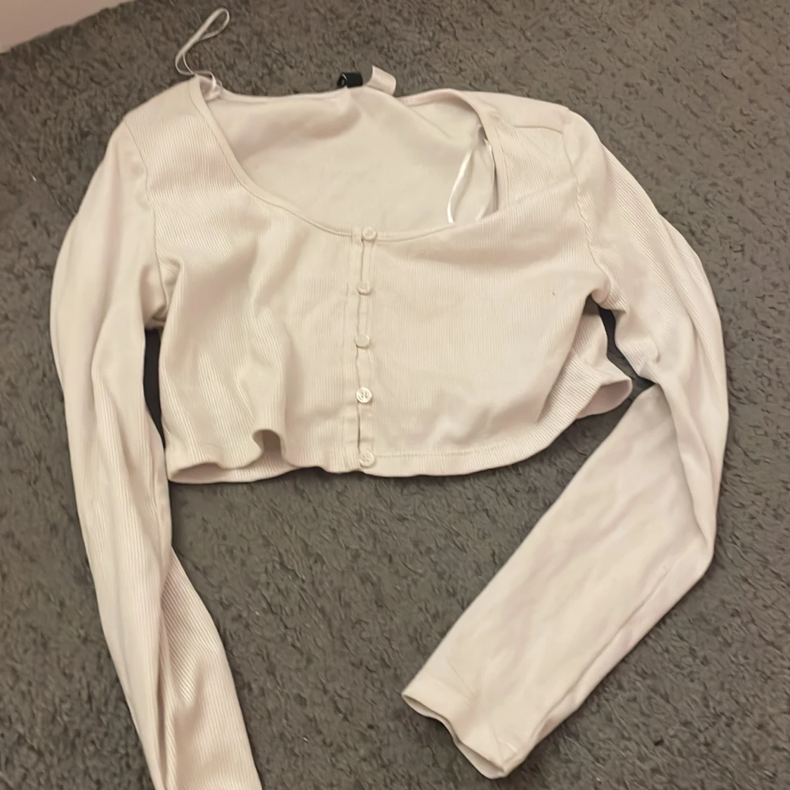 Vit ribbad croppad kofta