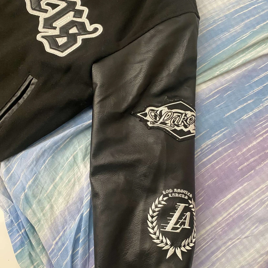 Svart Lakers bomberjacka - 4