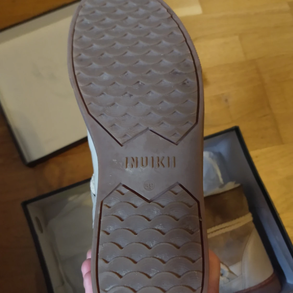 Beige boots från Inuikii som är i storleken 39 det är super fina och sköna till vintern.det säljs för att det inte passade mig så därför säljer jag vidare 😃❤️ - 4