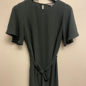 Klänning - Fin klänning storlek M 