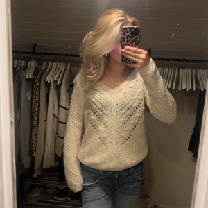 Stickad tröja  - En jätte jätte fin stickad tröja från hm, den e i fint skick och e i stl xs