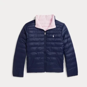 Ralph Lauren jacka - Super bra skick. Använd förra vintern och våren. Kan vända ut och in beroende på vilken färg man vill att den ska vara. Jag älskar det. På våren valde jag att ha den rosa sidan utåt. Så söt🩷 Nytt pris 2695kr. Passar mig 175cm. Ung 16/XL.