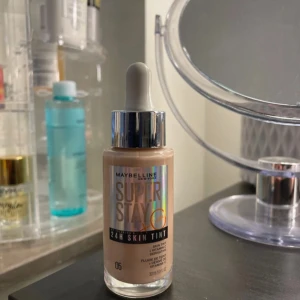 Super Stay Foundation  - Helt ny foundation. Medium teckning men bygg bar! Nypris 189kr