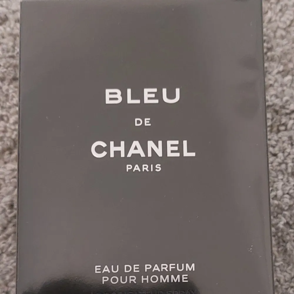 Hej säljer nu min helt nya bleu de chanel edp 100ml. Parfymen doftar väldigt fräscht och gott med sina citrus noter. Hör av er vid frågor pris är fast. mvh. Perfume.