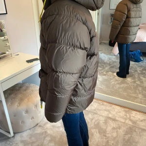 Fjällräven expedition XS - Säljer en brun fjällräven dunjacka som passar en stl 38. 