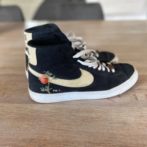 Nike Pomegranate - Nike Pomegranate  Sneakers i gott skick 