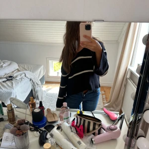 Randig tröja  - Tjocka varm randig tröja perfekt till hösten💞