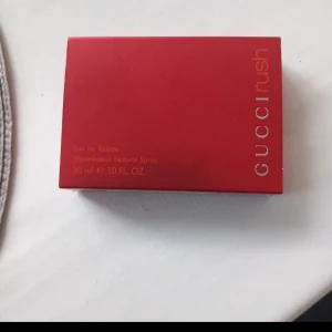 Parfym - Ny parfym.  Original har bara testat den 1 gång.  Kolla gärna mina andra annonser.