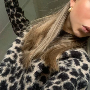 Leopard tröja  - Ass snygg stickad tröja 