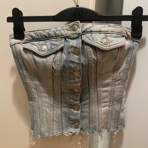 Jeans topp - Snygg men använder inte. Zara topp.