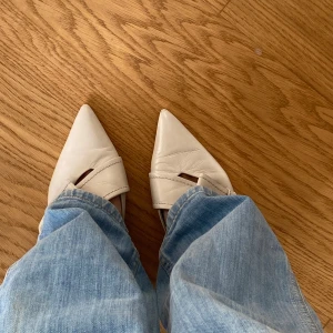 Spetsiga skor  - Skor som är supersnygga att ha till ett par långa jeans och väldigt användbara och sköna då de inte har någon klack