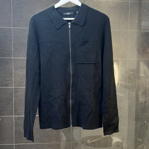 Jack n jones cardigan - Ny skick. Varm och skön till hösten även vintern. Storlek S. Skriv för mer info 