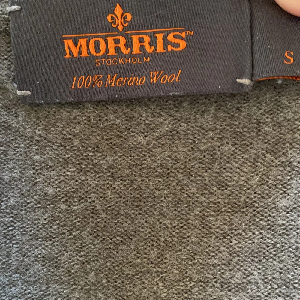 Morris half zip, skick: 8/10, storlek: S, men sitter som XS. Hoodies.