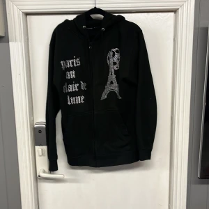 Bling lucid tröja - Säljer min blinglucid tröja som jag inte använt mycekt den är i ass bra skick. storlek M.