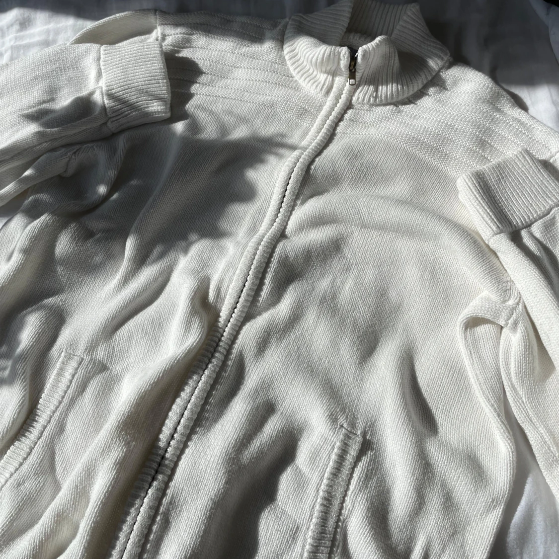 Vit stickad jacka med dragkedja - 91