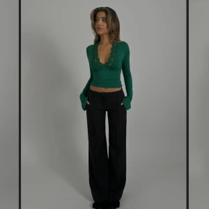 Venderbys kostymbyxor - Riktigt snygga kostymbyxor som är använda en gång och säljs för att de är lite förstora. Går även att byta med en i storlek M. Köptes för 680 plus frakt 