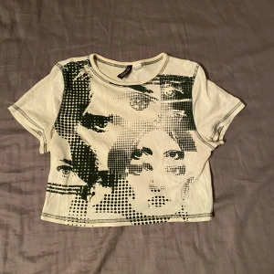 T-shirt med tryck - Säljer denna då den inte används, storlek XS