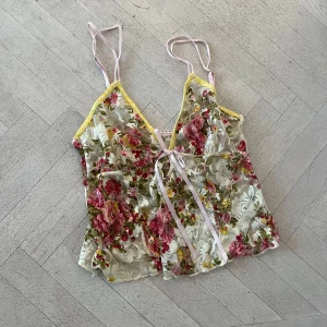 Topp - Använd 1 gång, nypris 335kr