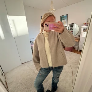 Höstjacka - Sååååååå snygg beige höstjacka ifrån zara🤎🤎🤎