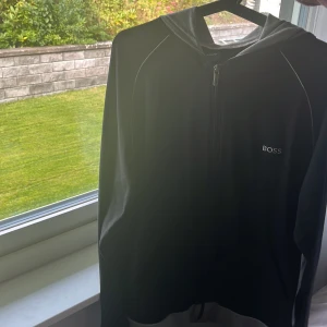 Hogu boss tunn zip - M Knappt använd Tunn