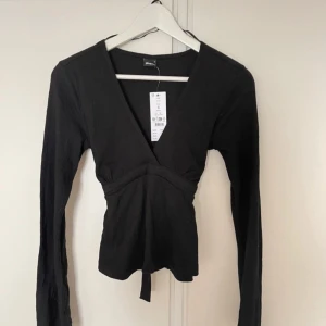 Cute tie topp - Helt ny aldrig använd