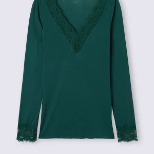 Mörkgrön intimissimi tröja med spets - Säljer därför den inte kommer till användning. Köpt för 459