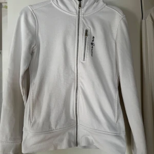 Sail racing zip - Fint skick bara en liten fläck vid dragkedjan upptill (bild 2) 🤍