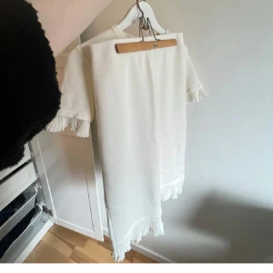 Sett  - Beige superfint sett ifrån Zara🫶🏻🙌🏻✨Kjol och T-shirt i stickat material med volang💞