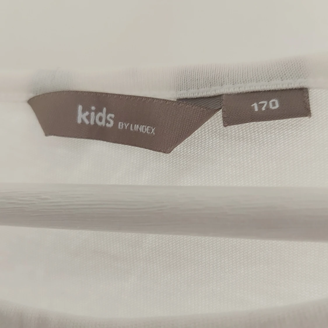 Vit topp med print - 90