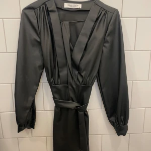 Skinnklänning - Beställd ifrån Bubbleroom. Använd 2 gånger så är i fint skick. 