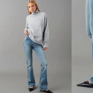 Low Waist och bootcut jeans från Gina Tricot  - Säljer dessa blå jeansen från Gina Tricot för att dom inte kommer till användning. Har används 1 gång och är i bra skick. (Ny pris 499kr)💕