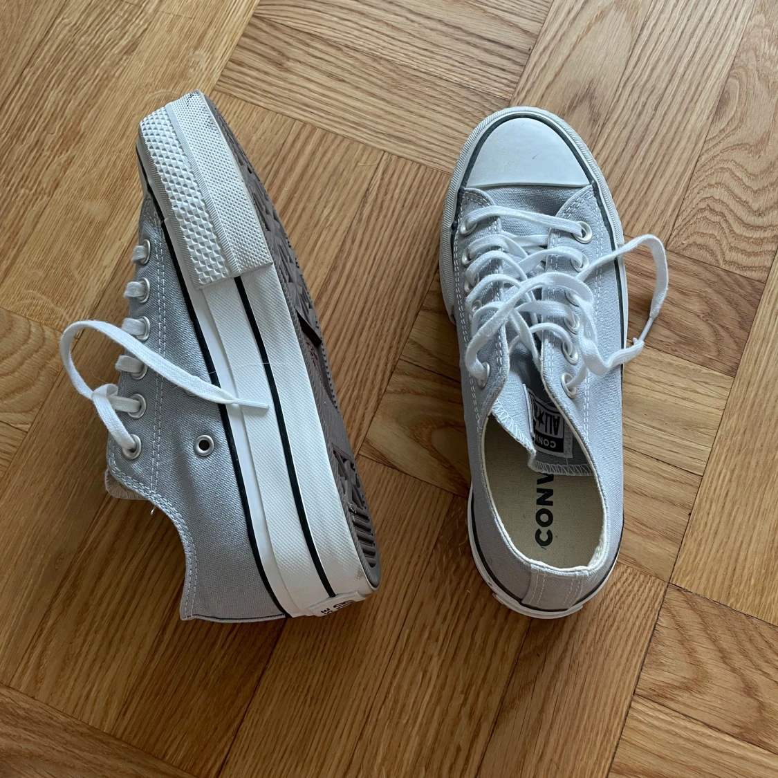 Gråa Converse  - 90