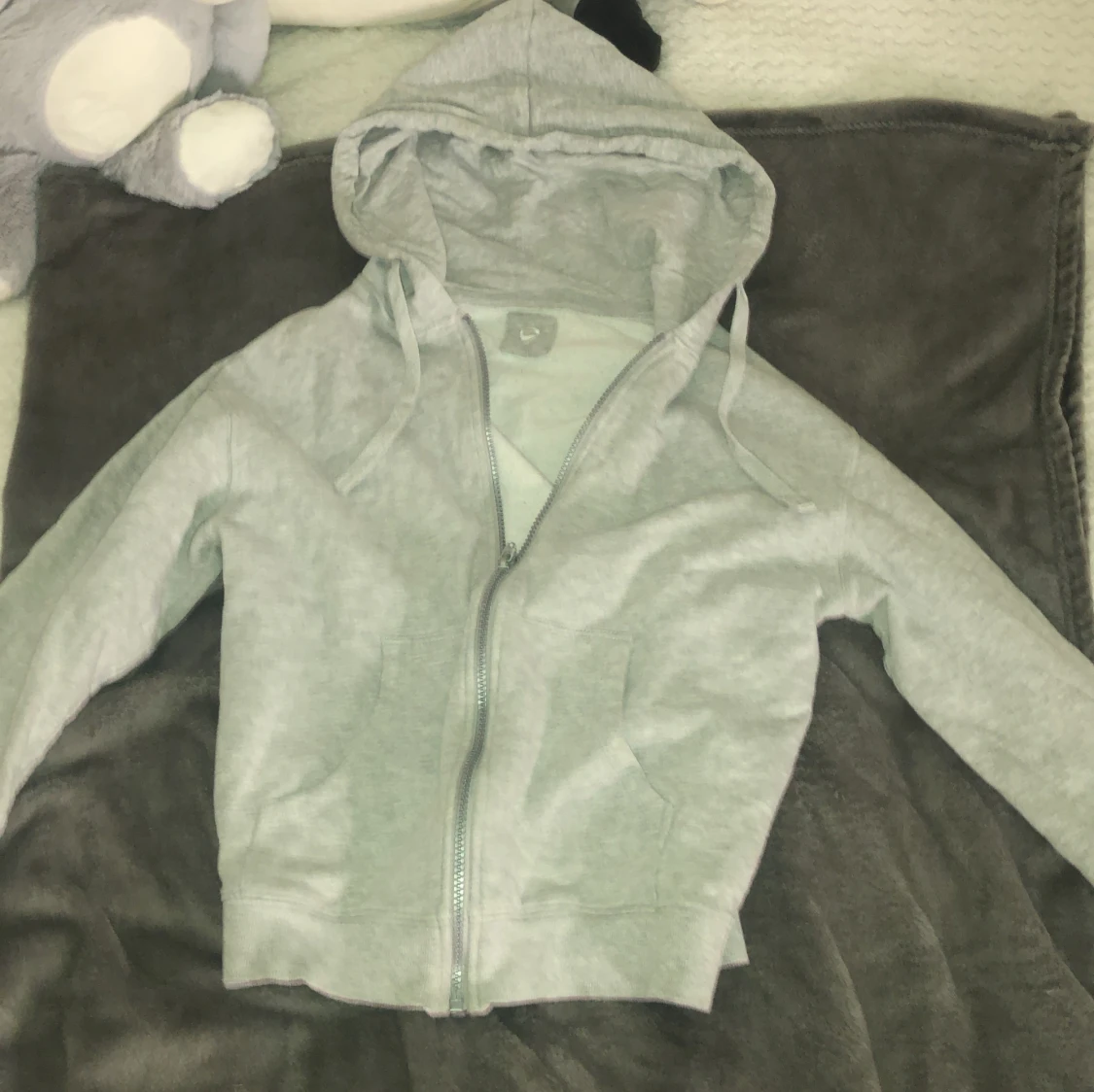 En grå ziphoodie 💕✨ - 90