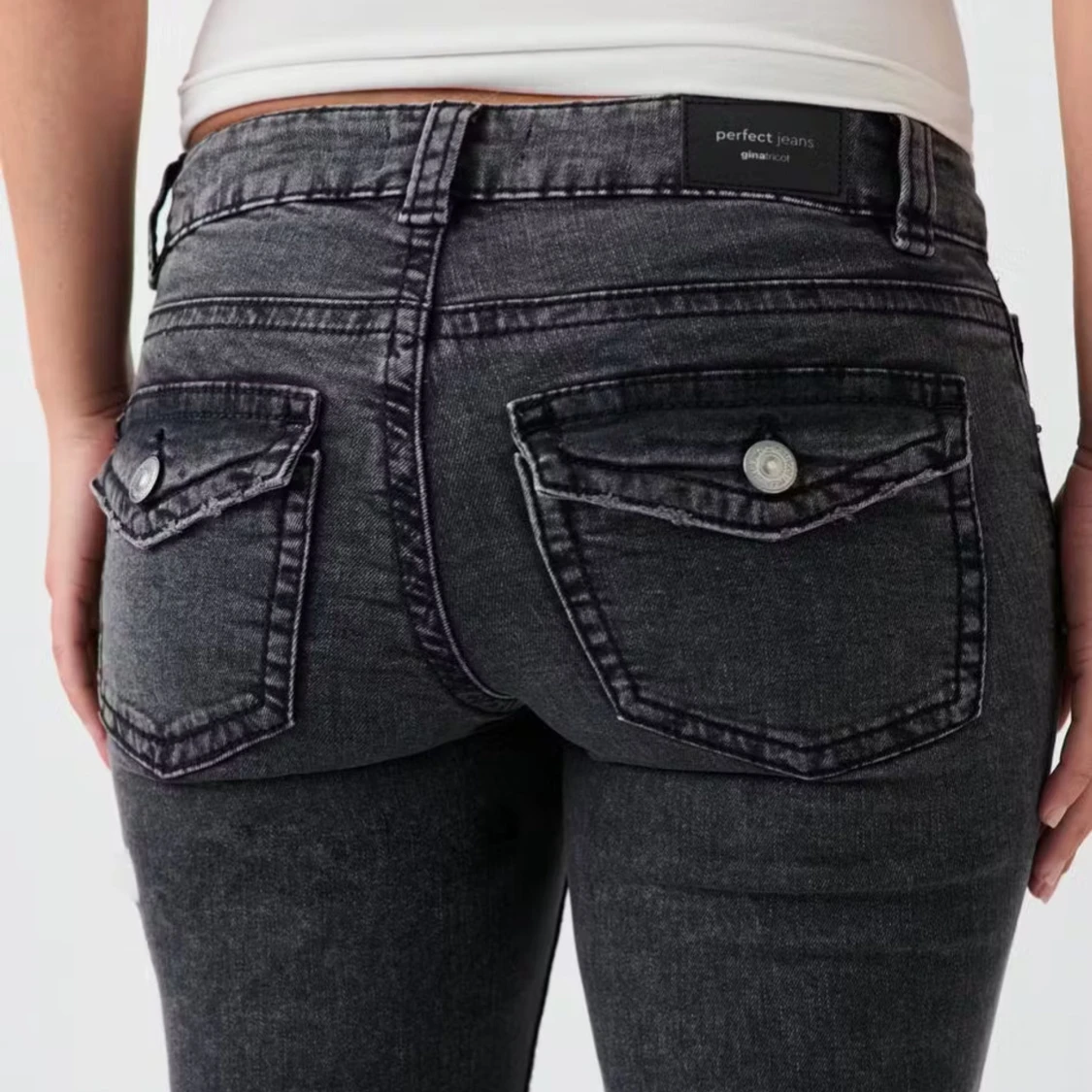 Svarta bootcut jeans från Gina
