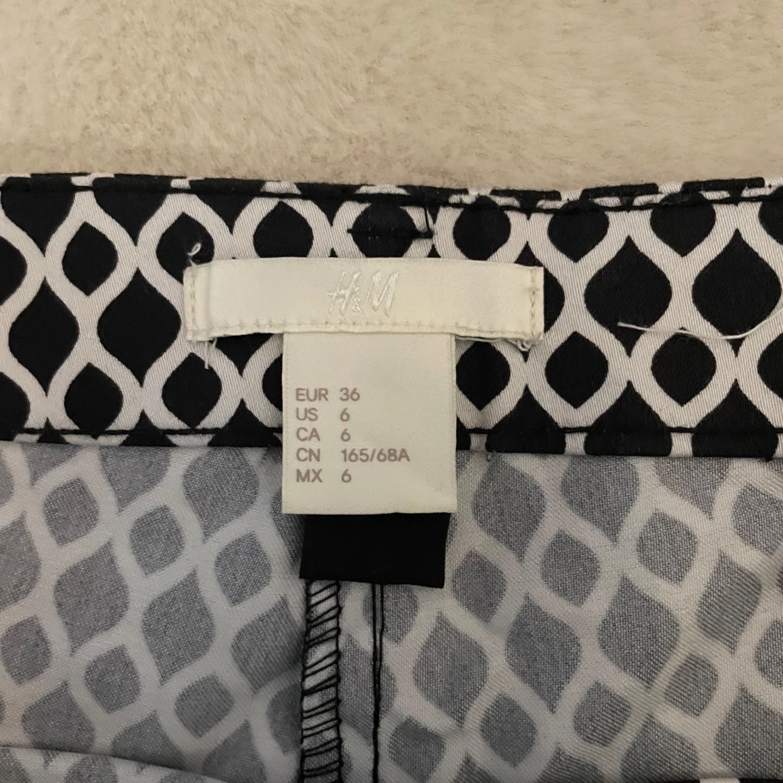Svartvita mönstrade byxor från H&M - 3