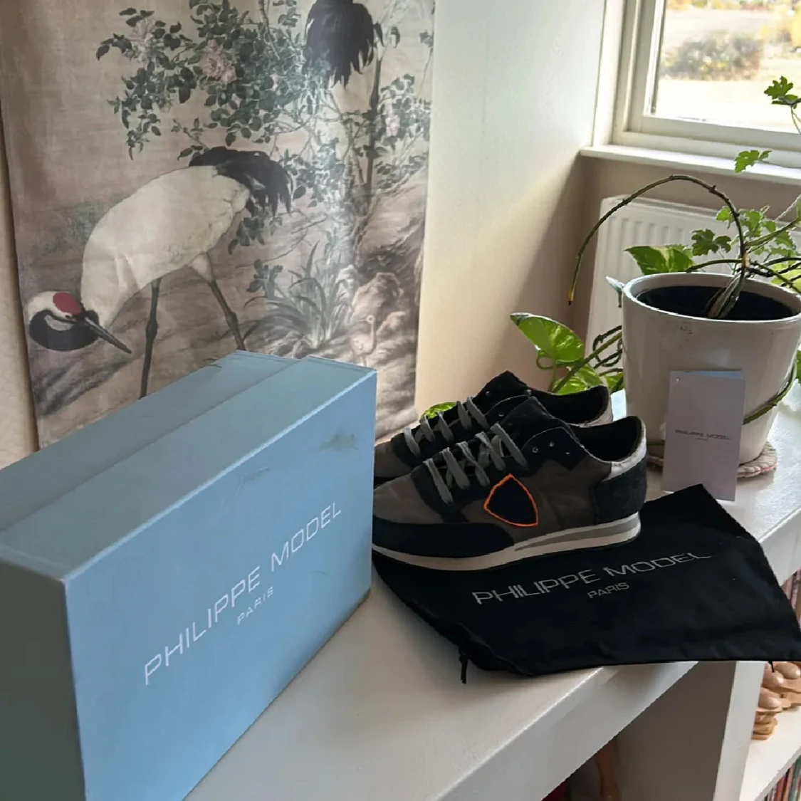 Grå sneakers från Philippe Model