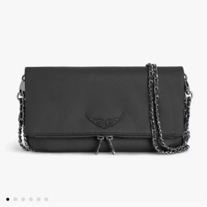 Axelremsväska från Zadig & Voltaire, ”Rock Clutch” - Endast använd ett fåtal gånger och är nästan som ny. 