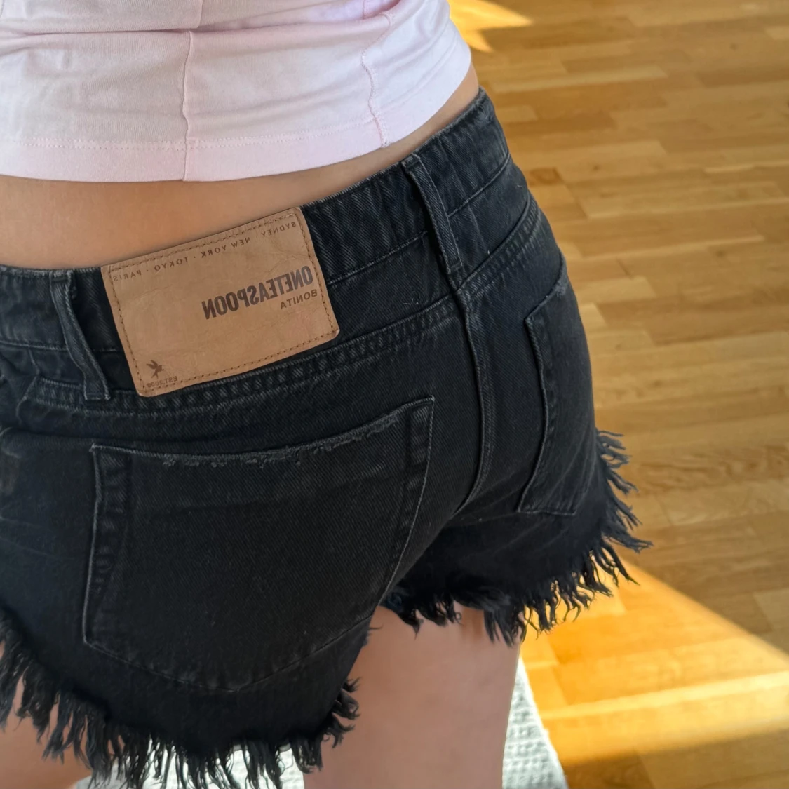 Svarta jeansshorts från One Teaspoon!! - 1