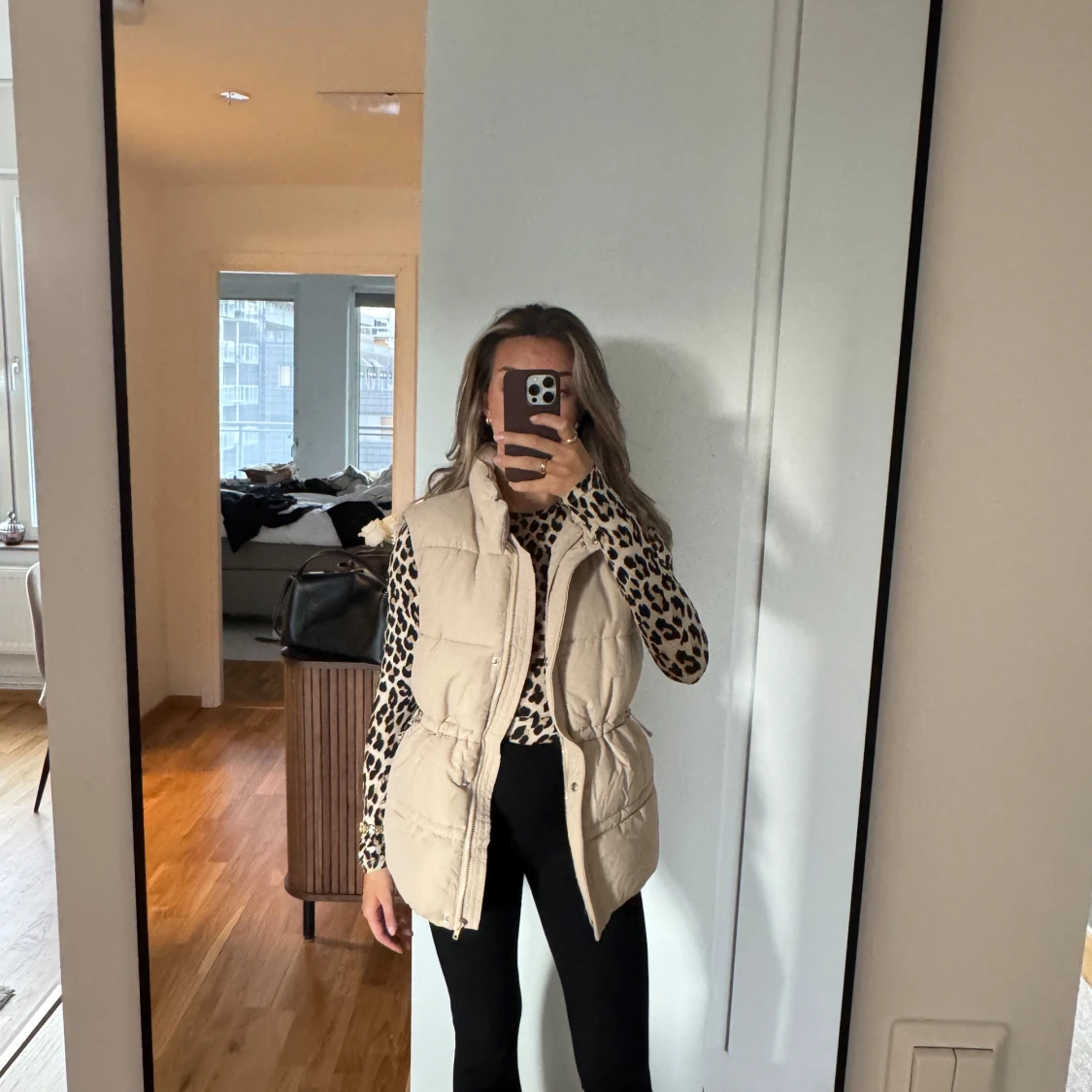 Beige pufferväst/ dunväst - 1