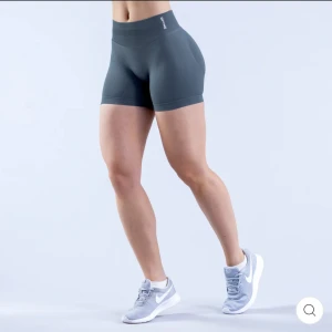 Dfyne Impact shorts - Dfyne impact shorts 4,5 slate grey i storlek M! Helt nya endast testade💖🍑