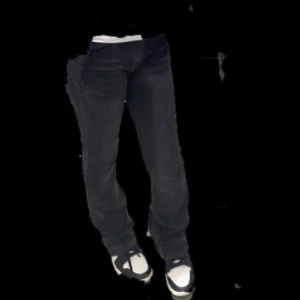 Svarta bootcut jeansbyxor - Snygga svarta jeansbyxor med klassisk design. De har en knapp och dragkedja framtill samt hällor för bälte. Byxorna har en rak passform och är perfekta för en stilren look.