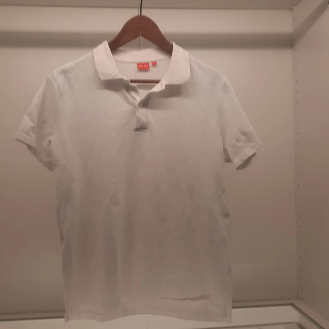 Vit pikétröja från RYVLS