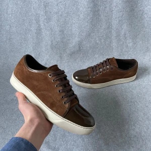 Lanvin skor  - Säljer ett par Lanvins som är i UK 7! Men skulle säga att dom sitter som ett par 42/43! Hör av dig om du har några frågor! 