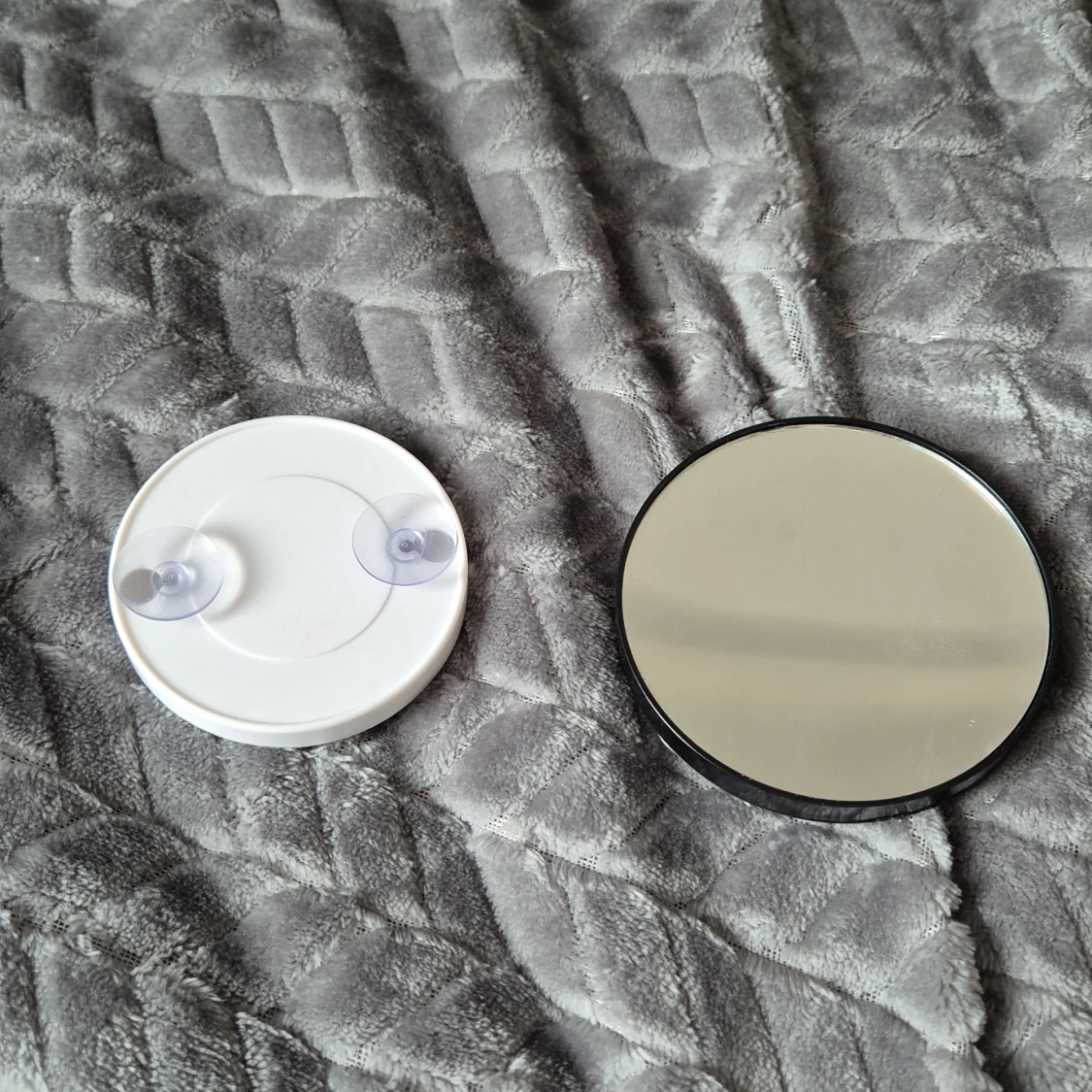 Runda speglar med sugproppar - 1