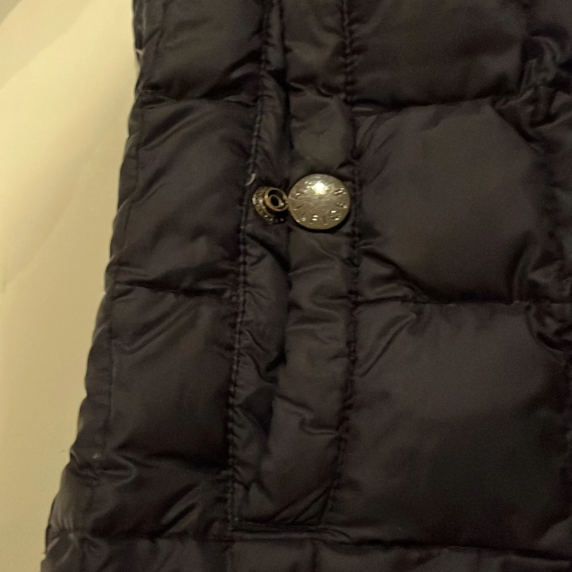 Svart quiltad jacka från Tommy Hilfiger - 4