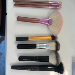 Sminkborstar - Priset gäller för alla. Alla borstar är tvättade