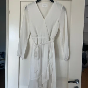 outfit - klänning: 150kr från nelly i storlek xs